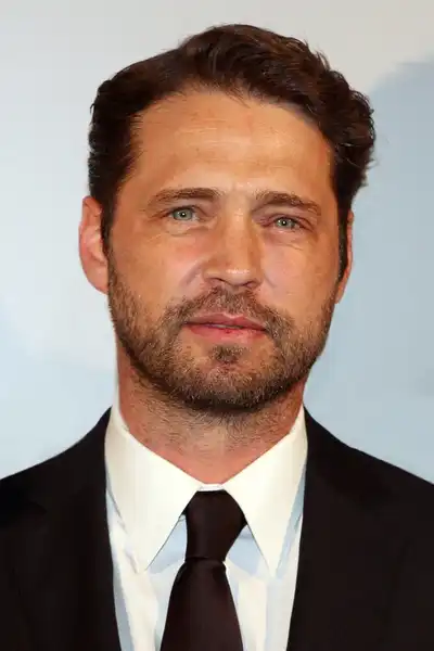 Jason Priestley headshot