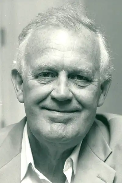 Joss Ackland headshot