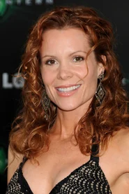 Robyn Lively headshot
