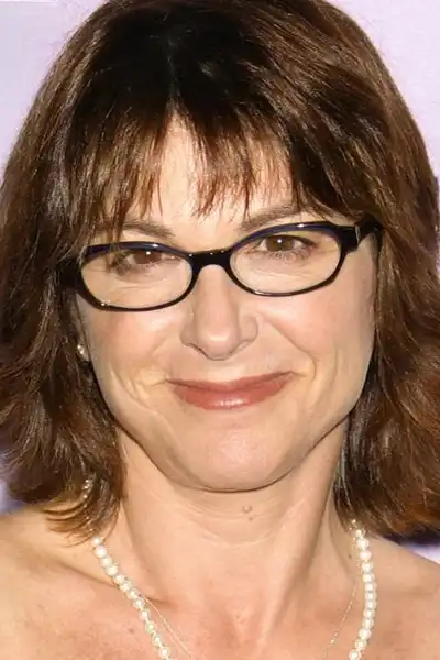 Dinah Manoff headshot