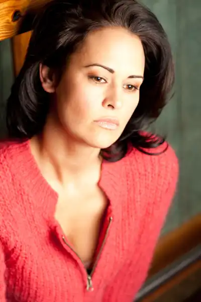 Sydney Penny headshot