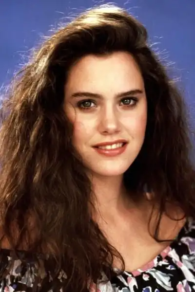 Ione Skye headshot