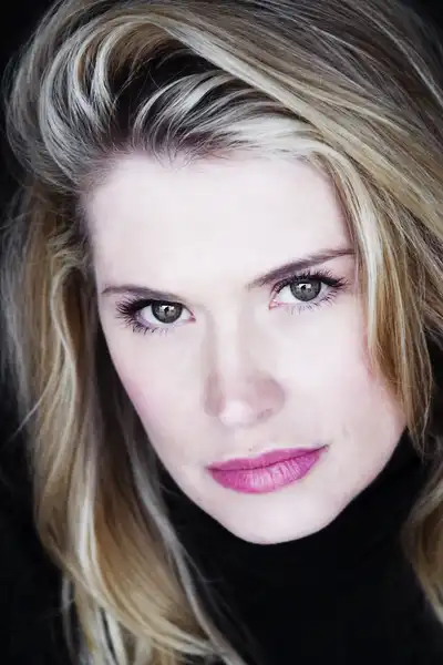 Kristy Swanson headshot