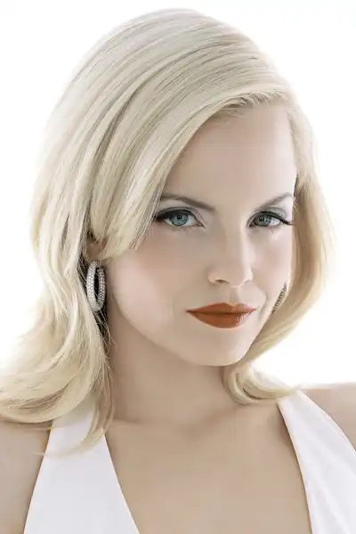 Mena Suvari headshot