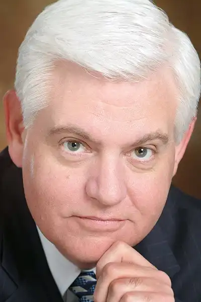 Steve Tom headshot