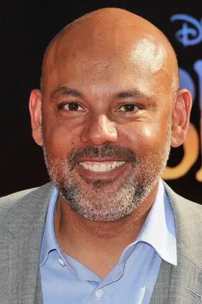Daniel Bacon headshot