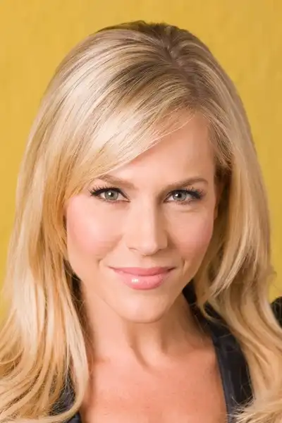 Julie Benz headshot