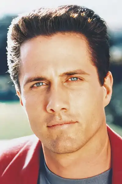 Rob Estes headshot