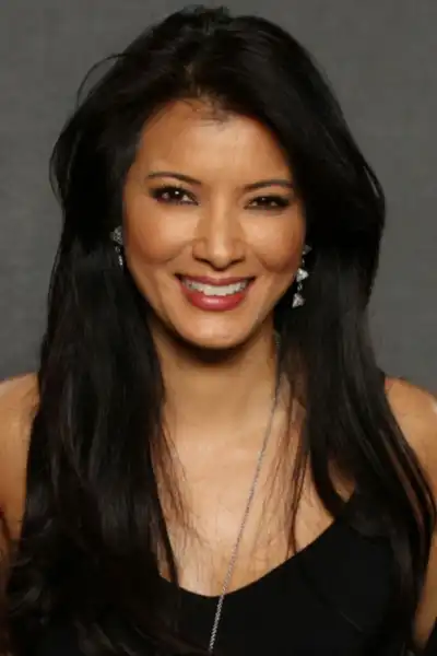 Kelly Hu headshot