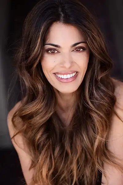 Lindsay Hartley headshot