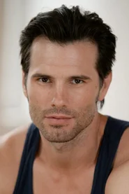 Austin Peck headshot