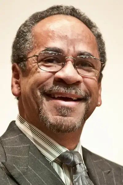 Tim Reid headshot