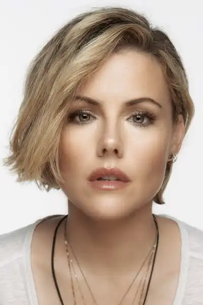 Kathleen Robertson headshot