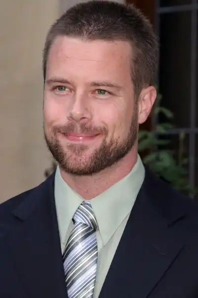 Brad Rowe headshot