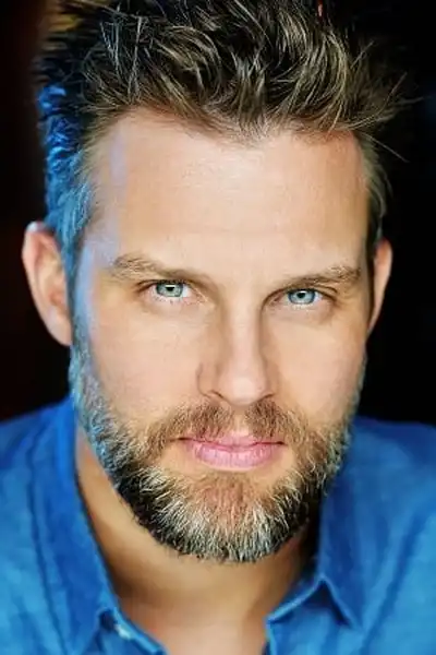 Travis Schuldt headshot