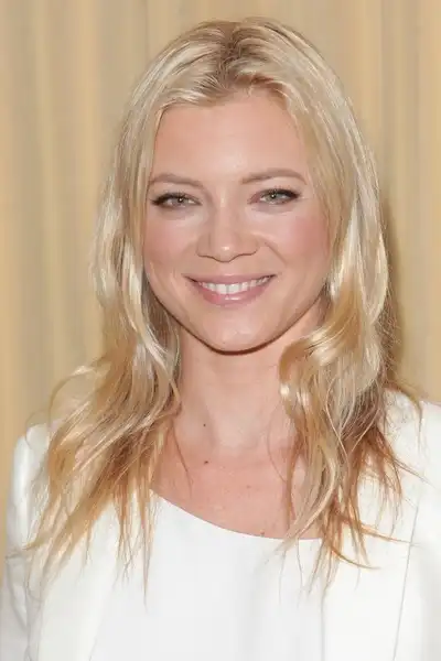 Amy Smart headshot