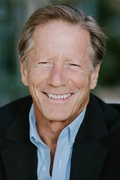 Peter Strauss headshot