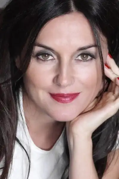 Lisa Zane headshot