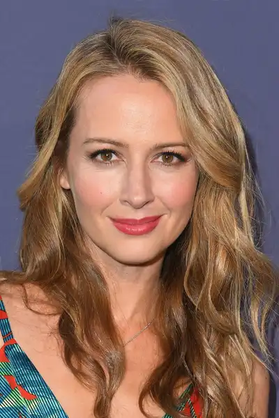 Amy Acker headshot