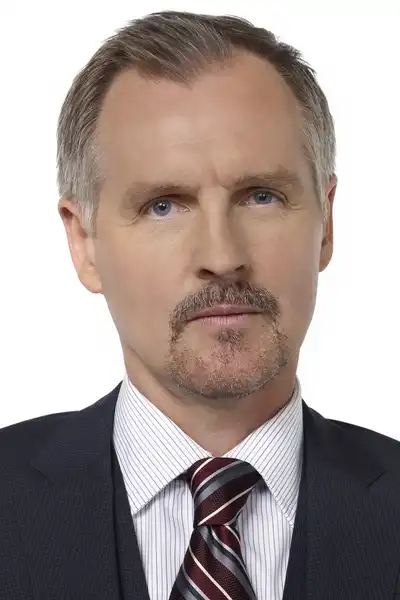 Andrew Airlie headshot