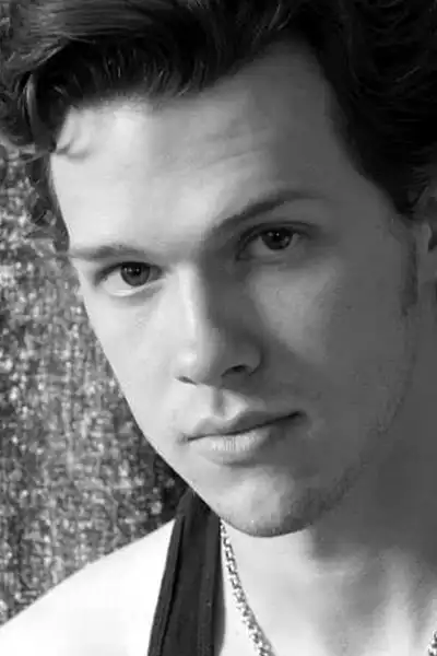 Devon Alan headshot