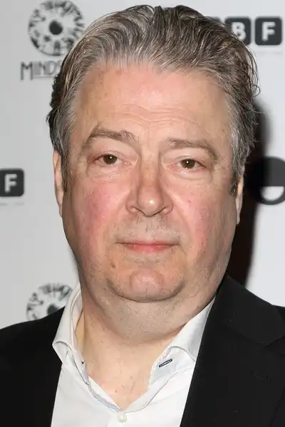 Roger Allam headshot