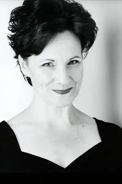 Patti Allan headshot