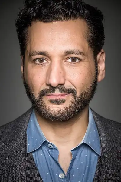 Cas Anvar headshot