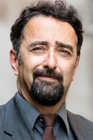 Roberto Attias headshot