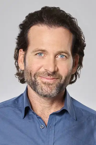 Eion Bailey headshot