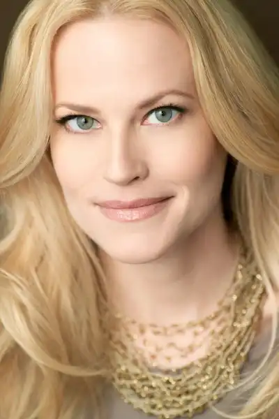 Dorie Barton headshot