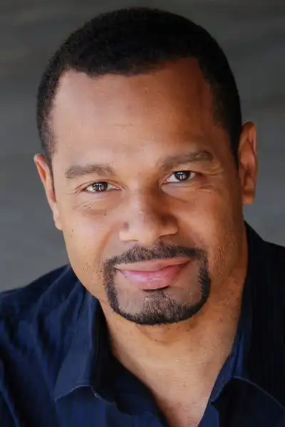 Wolfgang Bodison headshot