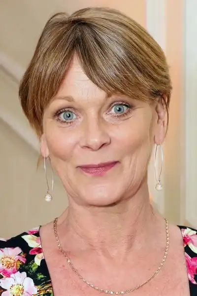 Samantha Bond headshot