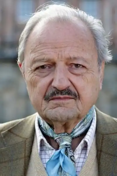 Peter Bowles headshot