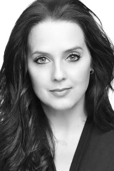 Suanne Braun headshot