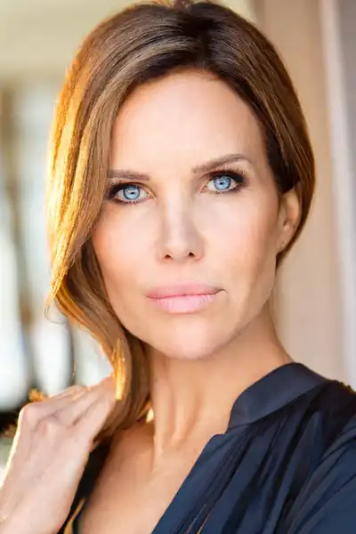 Sarah Buxton headshot