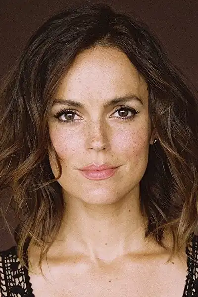 Erin Cahill headshot