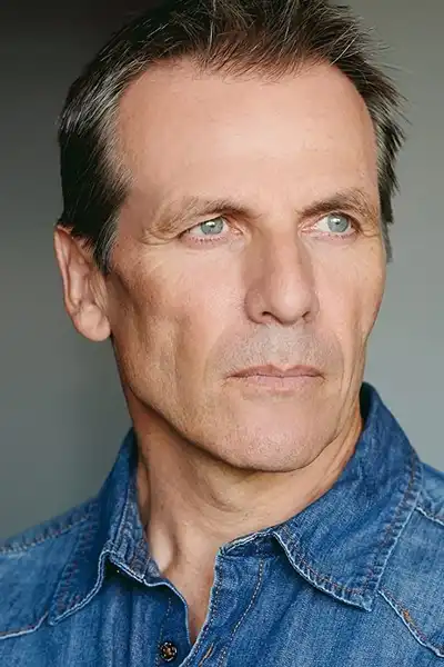Alex Carter headshot