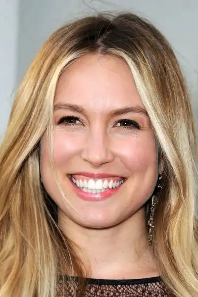 Sarah Carter headshot