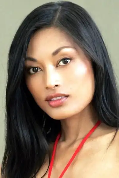 Kira Clavell headshot