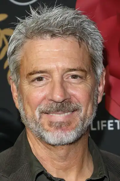 Christopher Cousins headshot
