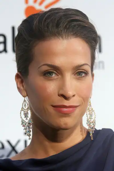 Christina Cox headshot