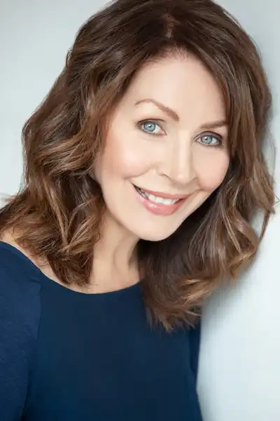 Suzanne Cyr headshot