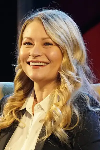 Emilie de Ravin headshot