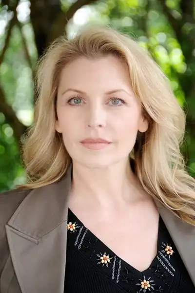 Debra Donohue headshot