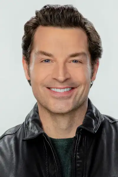 Brennan Elliott headshot