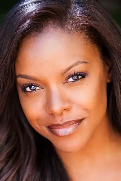 Nadine Ellis headshot