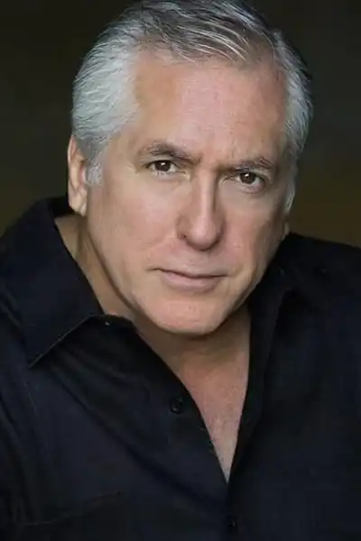 Roberto Escobar headshot