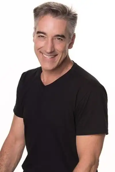 Iván Espeche headshot