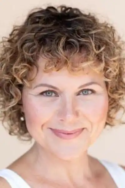 Samantha Espie headshot